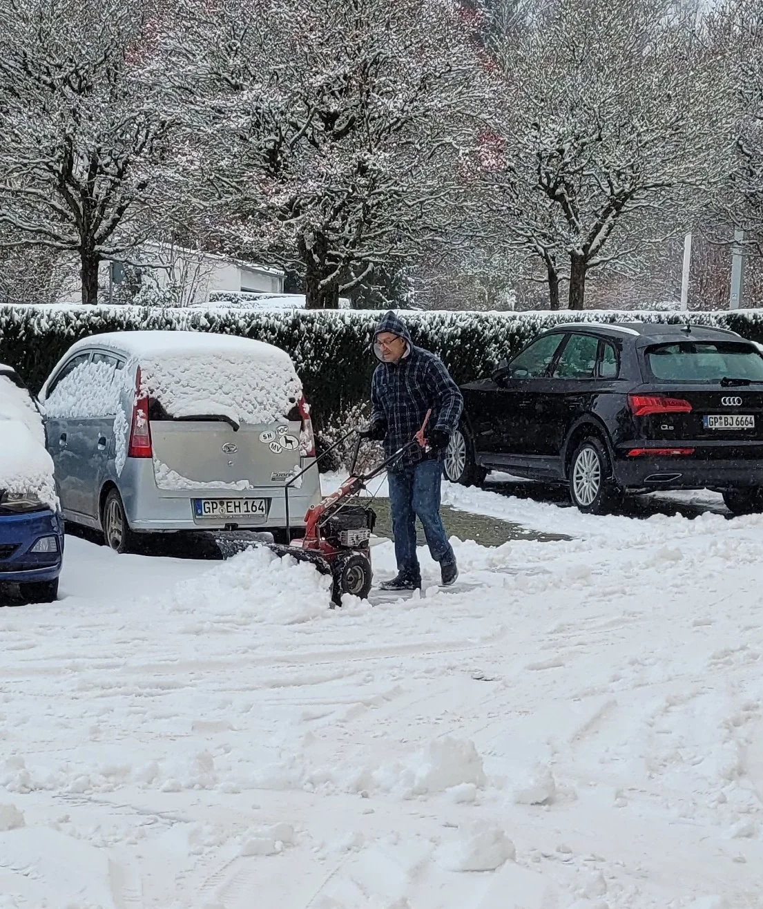 AVB beim Schneeräumen mit einer Schneefräse